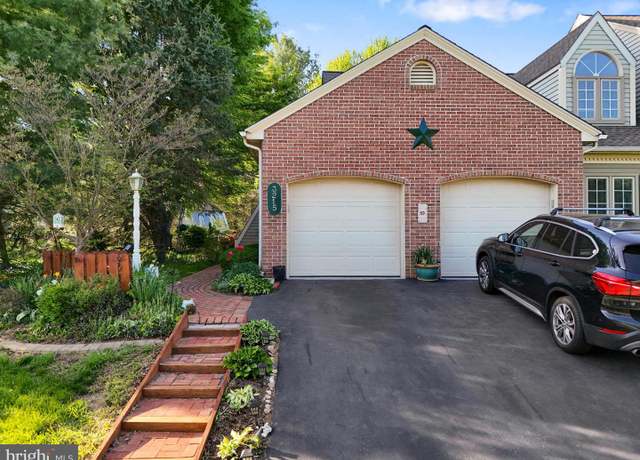 Property at 3215 Glengreen Dr, Lancaster, PA 17601, 2 beds, 2 baths