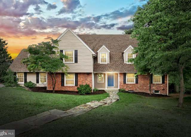 Property at 1059 Hillside Dr, York, PA 17403, 4 beds, 3 baths