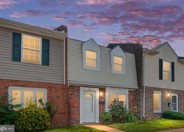 Property at 325 Brock Sq, Fredericksburg, VA 22401, 2 beds, 1.5 baths