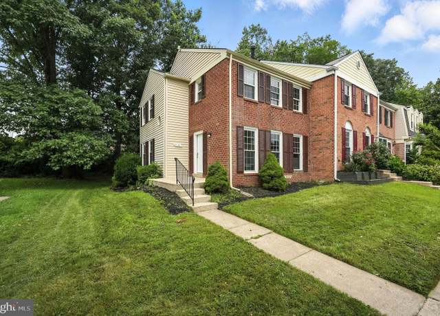 Property at 9510 Cherry Oak Ct, Burke, VA 22015, 3 beds, 3.5 baths