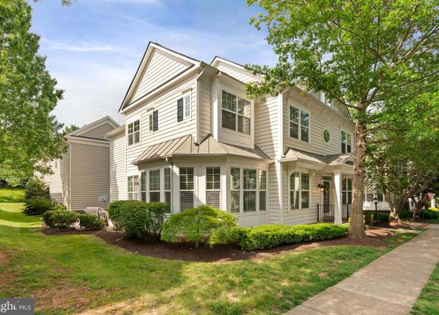 Property at 14348 Sharpshinned Dr, Gainesville, VA 20155, 4 beds, 3.5 baths