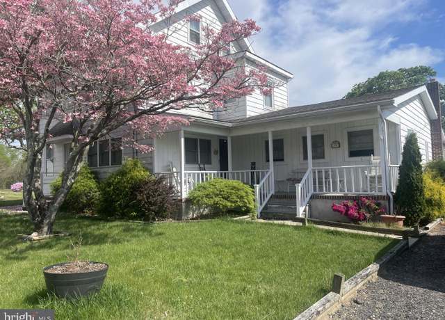 Property at 24 Edgewood Ave, Cedarville, NJ 08311, 3 beds, 2 baths