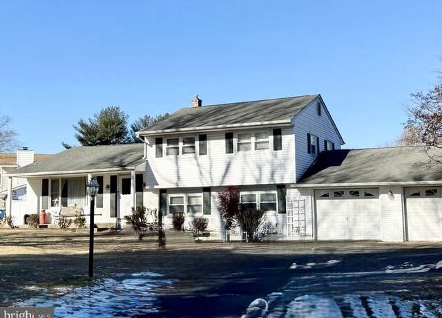 Property at 8 George Washington Dr, Titusville, NJ 08560, 3 beds, 2.5 baths