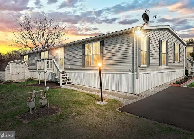 Property at 77 Raptor Dr, Hanover, PA 17331, 3 beds, 2 baths