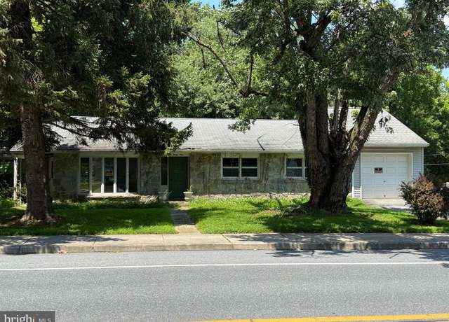 Property at 839 S State St, Ephrata, PA 17522, 3 beds, 2 baths