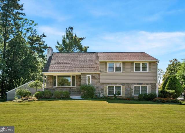 Property at 898 Crestline Dr, Blue Bell, PA 19422, 4 beds, 4 baths