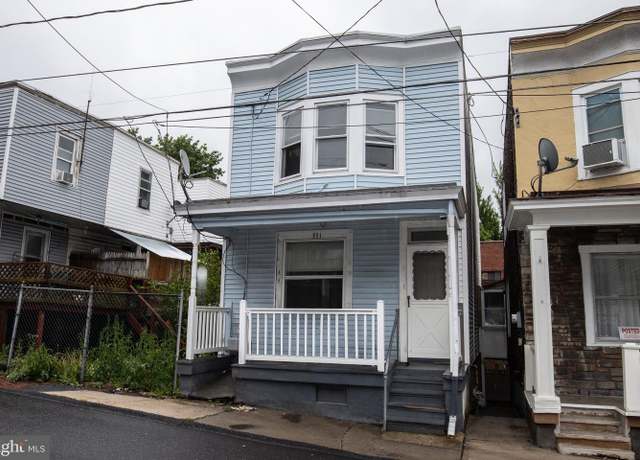 Property at 331 E Arch St, Pottsville, PA 17901, 3 beds, 1 bath