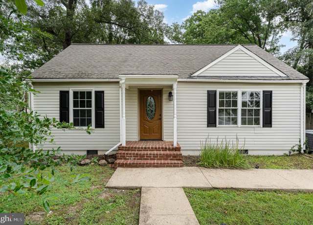 Property at 26 Randolph Rd, Fredericksburg, VA 22405, 3 beds, 2 baths