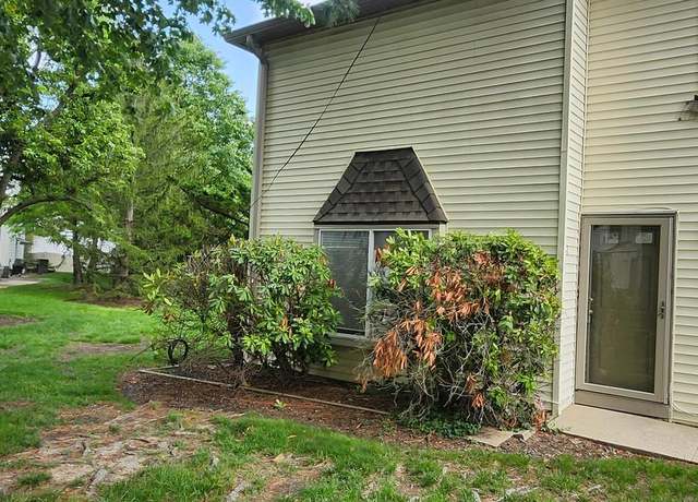 Property at 82 Chatham Ct, East Windsor, NJ 08520, 3 beds, 2.5 baths