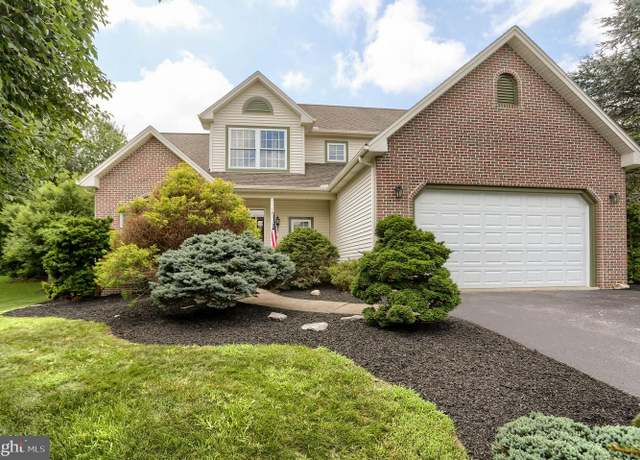 Property at 14 N Pin Oak Dr, Boiling Springs, PA 17007, 3 beds, 2.5 baths