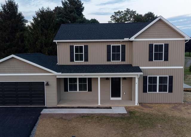 Property at 9 Dustin Dr, Halifax, PA 17032, 4 beds, 2.5 baths