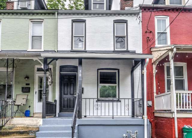Property at 38 W New St, Lancaster, PA 17603, 3 beds, 1.5 baths
