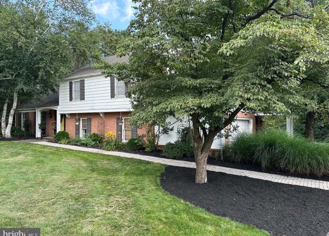 Property at 1354 Country Club Dr, Lancaster, PA 17601, 4 beds, 2.5 baths