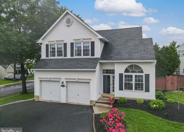 Property at 358 Lenape Trl, Allentown, PA 18104, 3 beds, 2.5 baths