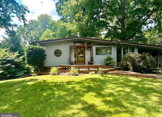 Property at 2926 Meadow View Rd, Falls Church, VA 22042, 3 beds, 2 baths