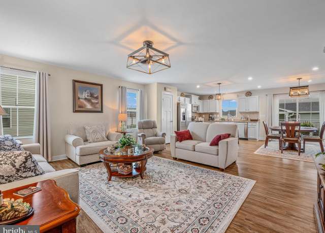 Property at 229 Porch Light Ln, Hedgesville, WV 25427, 3 beds, 2 baths
