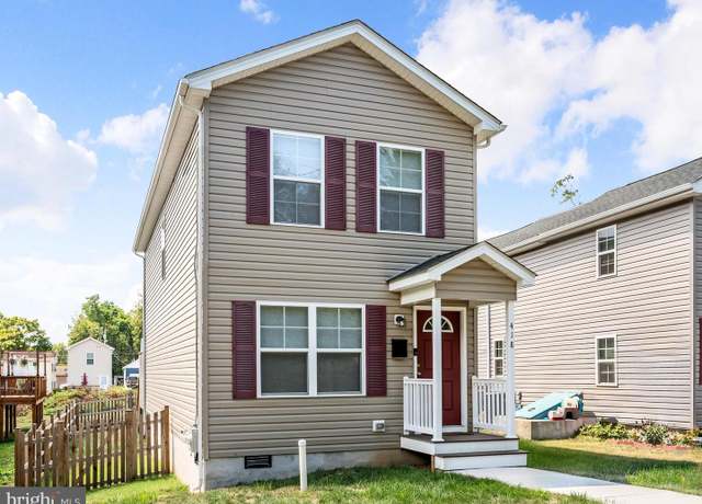 Property at 418 S Charles St, Charles Town, WV 25414, 3 beds, 2.5 baths