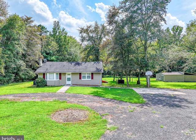 Property at 410 Lakehurst Rd, Browns Mills, NJ 08015, 3 beds, 1 bath