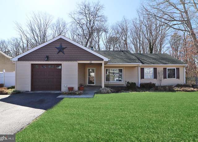 Property at 33 Ravenwood Blvd, Barnegat, NJ 08005, 3 beds, 1.5 baths