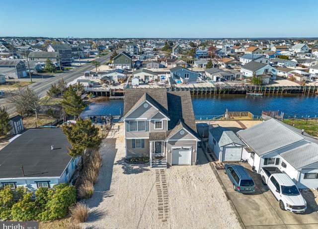 Property at 3 Cranbury Lake Dr, Tuckerton, NJ 08087, 3 beds, 2.5 baths