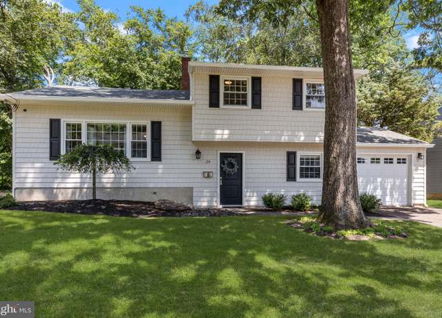 Property at 29 Hilltop Dr, Yardley, PA 19067, 4 beds, 1.5 baths