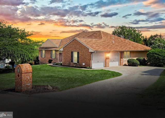 Property at 3008 Ashcomb Ct, Red Lion, PA 17356, 3 beds, 2 baths
