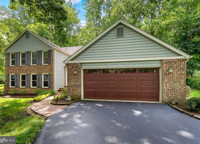Property at 5107 Brentwood Farm Dr, Fairfax, VA 22030, 4 beds, 2.5 baths