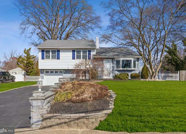Property at 141 Hawthorne Dr, Mount Holly, NJ 08060, 3 beds, 1.5 baths