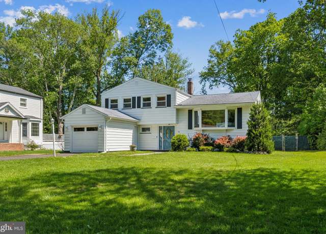 Property at 76 Briarwood Dr E, Berkeley Heights, NJ 07922, 4 beds, 2.5 baths