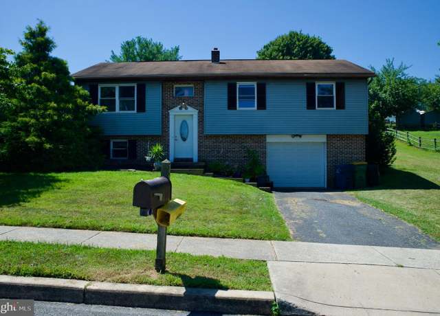 Property at 118 Charles Blvd, Reading, PA 19608, 3 beds, 2 baths