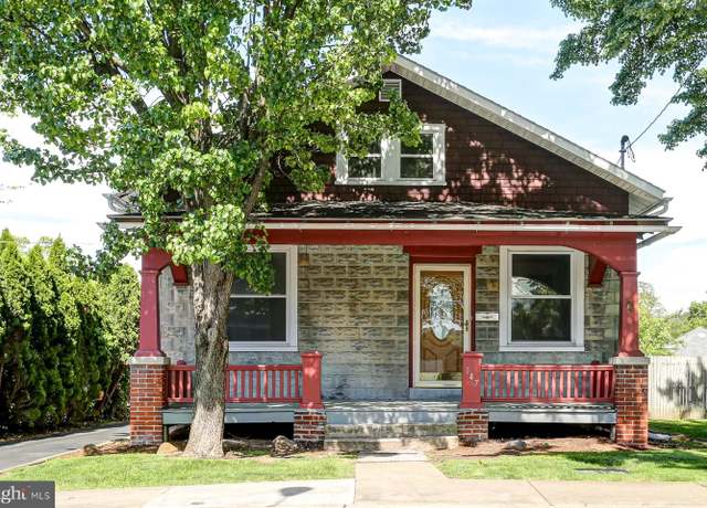 Property at 147 N Spruce St, Elizabethtown, PA 17022, 4 beds, 1 bath