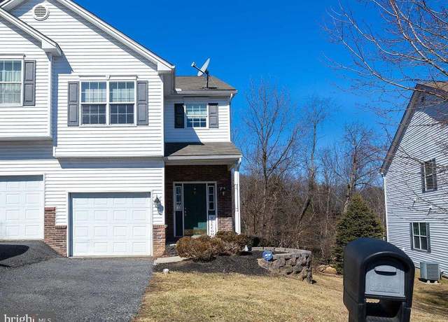 Property at 1509 Crest Park Ct, Bethlehem, PA 18015, 3 beds, 2.5 baths