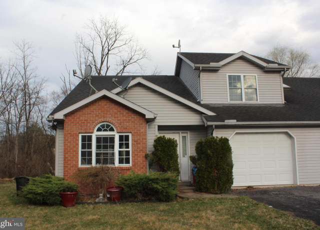 Property at 35 Parkridge Dr, Selinsgrove, PA 17870, 3 beds, 2 baths