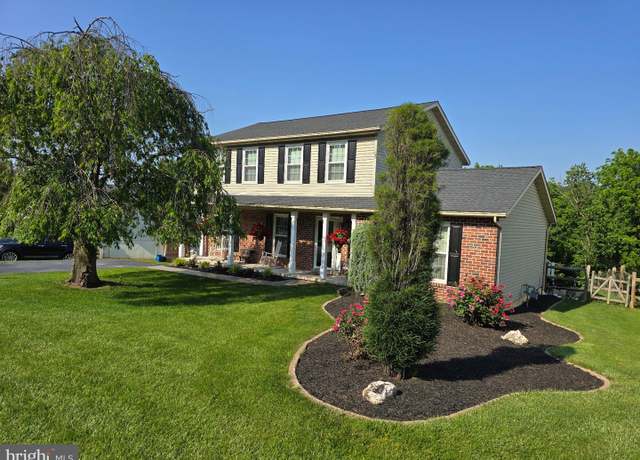 Property at 224 Jasmine Dr, Hanover, PA 17331, 5 beds, 3.5 baths