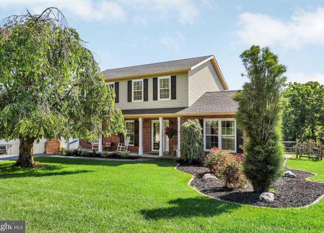 Property at 224 Jasmine Dr, Hanover, PA 17331, 5 beds, 3.5 baths