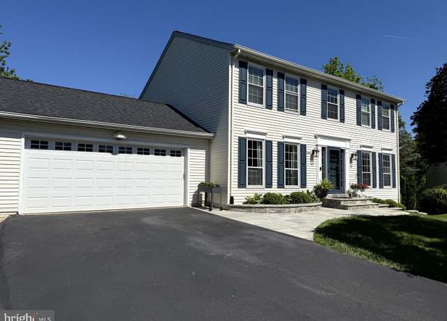 Property at 1406 Valebrook Ln, Herndon, VA 20170, 4 beds, 3.5 baths
