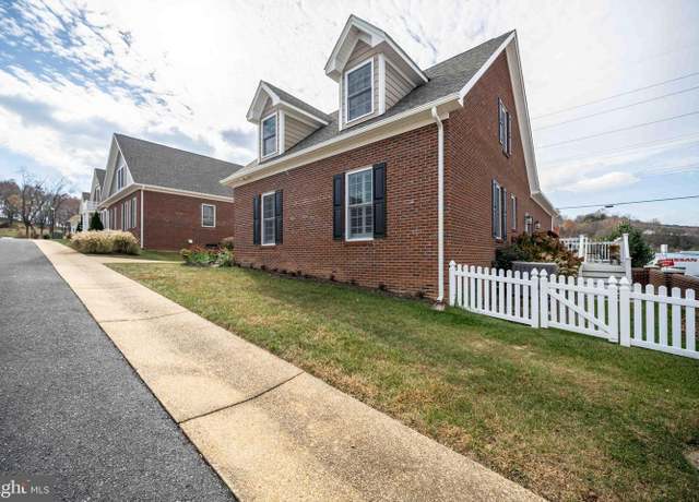 Property at 2374 Alston Cir, Harrisonburg, VA 22802, 3 beds, 2.5 baths