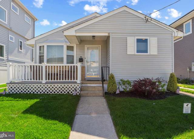 Property at 210 N Clermont Ave, Margate City, NJ 08402, 3 beds, 1.5 baths