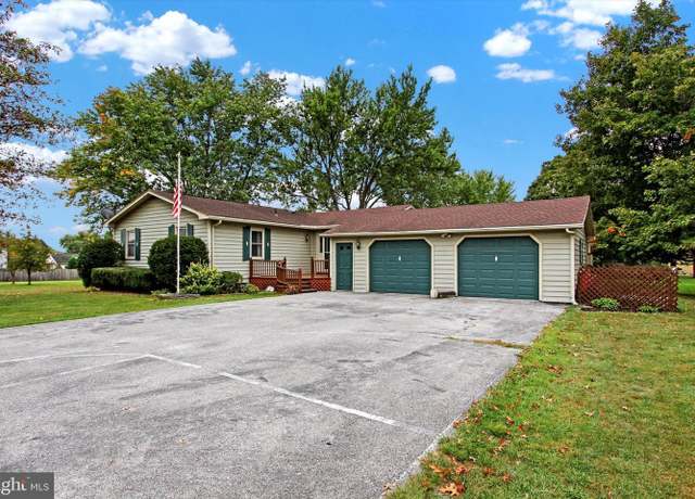 Property at 883 Sherman Dr, Gettysburg, PA 17325, 3 beds, 1.5 baths