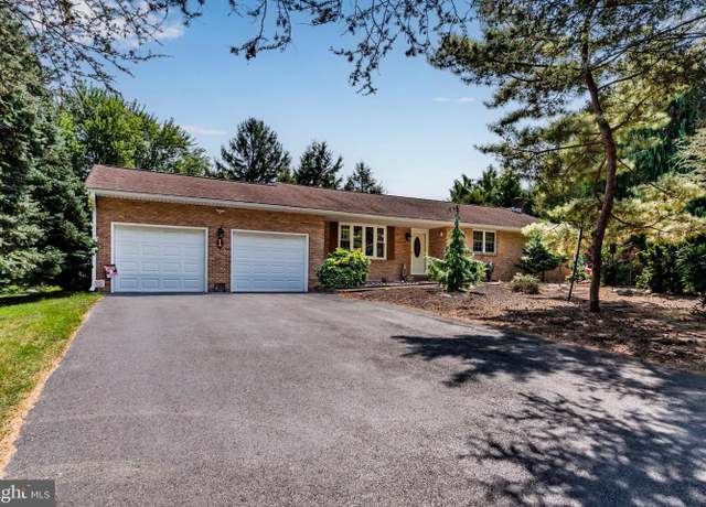 Property at 1 Chalfont Cir, Hummelstown, PA 17036, 3 beds, 2 baths