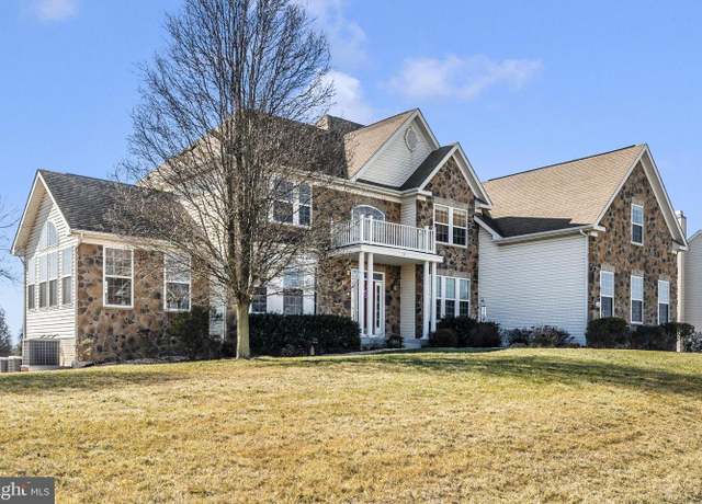 Property at 1068 Briarbend Way, Greencastle, PA 17225, 5 beds, 4.5 baths