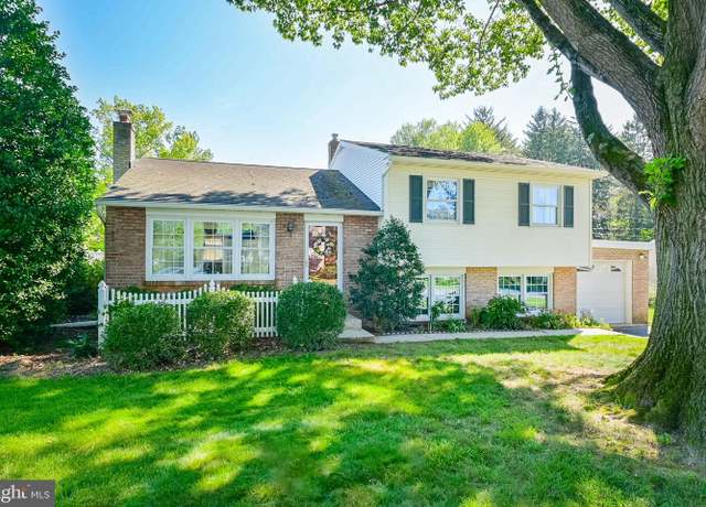 Property at 684 Gentry Dr, Lancaster, PA 17603, 3 beds, 1.5 baths