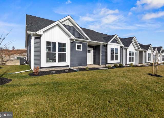 Property at 125 Coastal Dr #70, Hanover, PA 17331, 3 beds, 2 baths