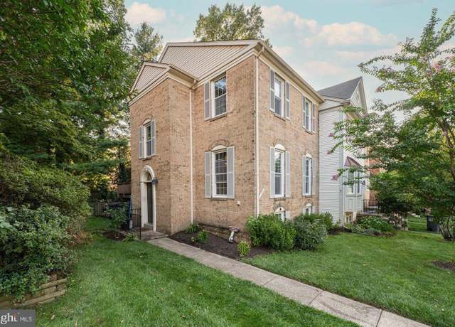 Property at 4235 Sleepy Lake Dr, Fairfax, VA 22033, 4 beds, 3.5 baths