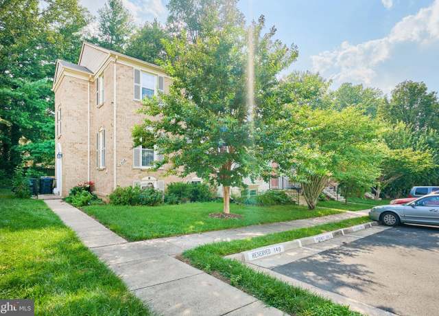 Property at 4235 Sleepy Lake Dr, Fairfax, VA 22033, 4 beds, 3.5 baths