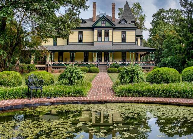 Property at 317 Coles Point Rd, Hague, VA 22469, 7 beds, 6.5 baths