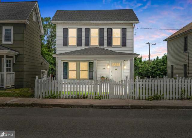 Property at 429 E Race St, Martinsburg, WV 25404, 2 beds, 1 bath