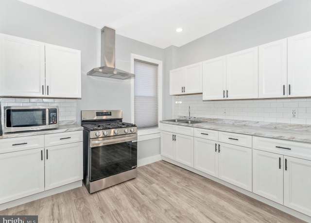 Property at 300 Cannon Ave S, Hagerstown, MD 21740, 5 beds, 1.5 baths