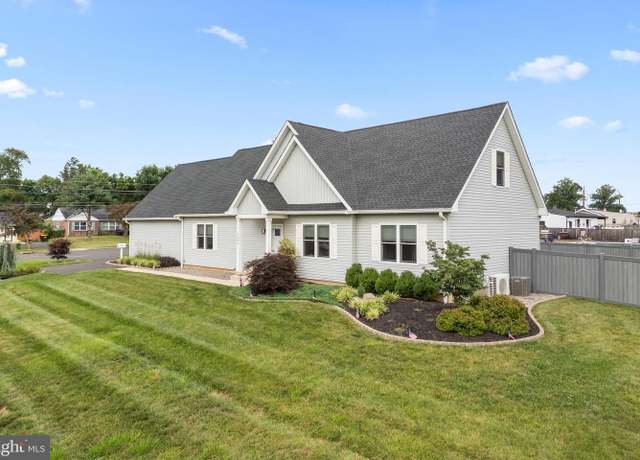 Property at 1549 W County Line Rd, Hatboro, PA 19040, 4 beds, 3 baths