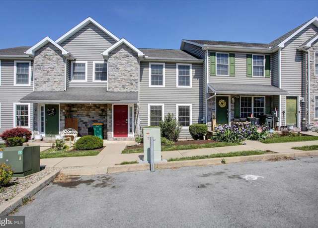 Property at 524 N Potomac St, Waynesboro, PA 17268, 4 beds, 2.5 baths